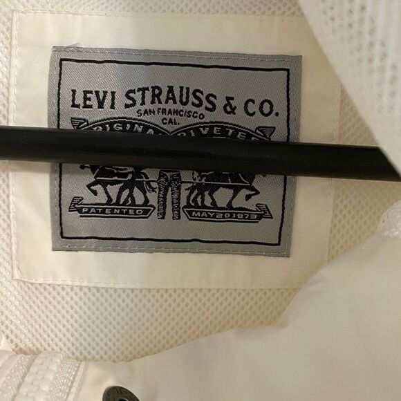 Vtg 2X Levi's men’s White Windbreaker with Logo Patch, Athletic Jacket, Full Zip - Picture 6 of 10